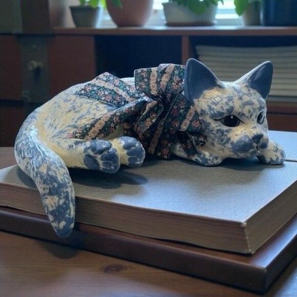 Katy's Country Charm by Karen Blue/White Shelf Sitting Chintz Ceramic Cat 9"X4" - Picture 1 of 12